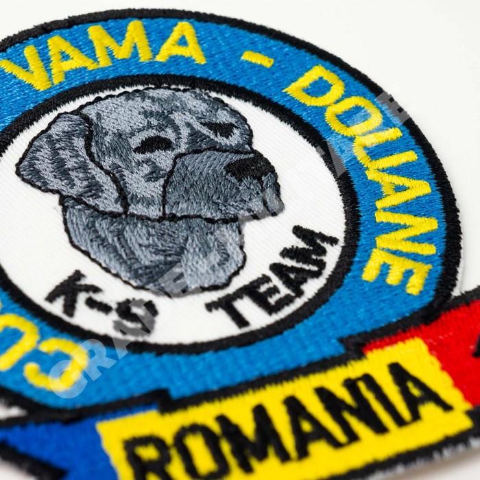 Emblema Brodată K9 TEAM - VAMA – Detaliu emblemă brodată pentru echipa VAMA cu design K9